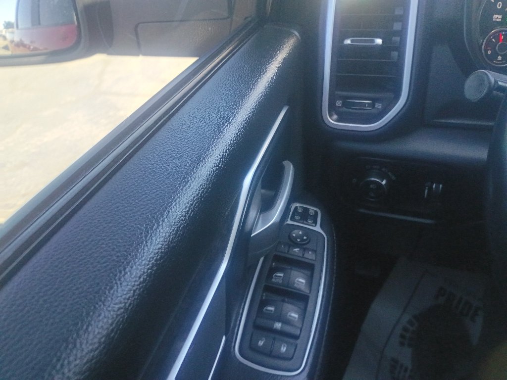 Used 2024 RAM 2500 Big Horn w/ Sport Appearance Package AWD/4WD image 19