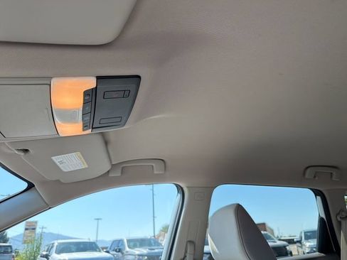 Used 2025 Nissan Rogue SV AWD/4WD image 22