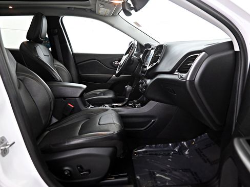 Used 2020 Jeep Cherokee Limited image 27