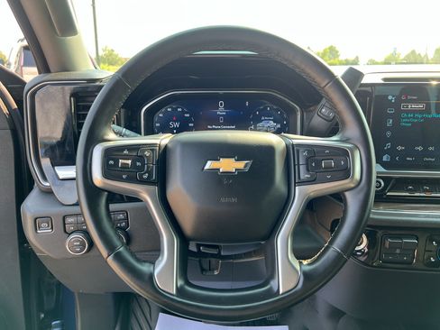 Used 2023 Chevrolet Silverado 1500 LT w/ Z71 Off-Road Package AWD/4WD image 14