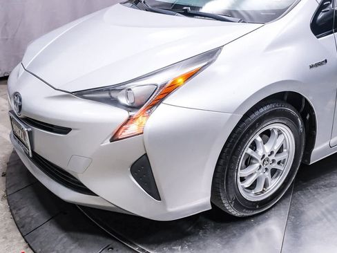 Used 2016 Toyota Prius Two image 12