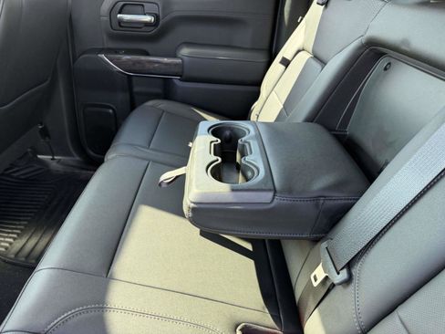 Used 2022 Chevrolet Silverado 1500 LTZ w/ LTZ Convenience Package II AWD/4WD image 15