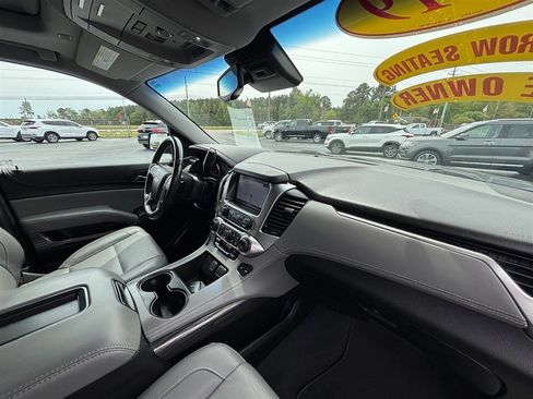 Used 2019 Chevrolet Suburban LT w/ Luxury Package image 28
