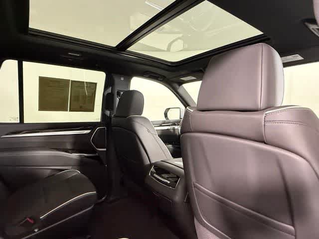 Used 2026 Cadillac Escalade Sport AWD/4WD image 30