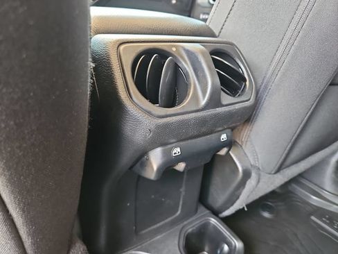 Used 2022 Jeep Gladiator Sport AWD/4WD image 19