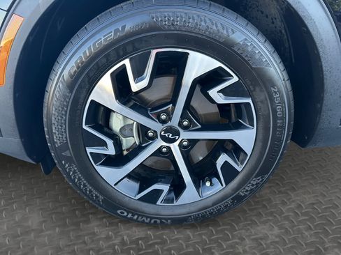 Used 2025 Kia Sportage EX FWD image 9
