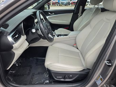 Used 2025 Genesis G70 2.5T RWD image 3