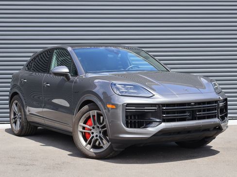 Certified 2025 Porsche Cayenne Turbo AWD/4WD image 8
