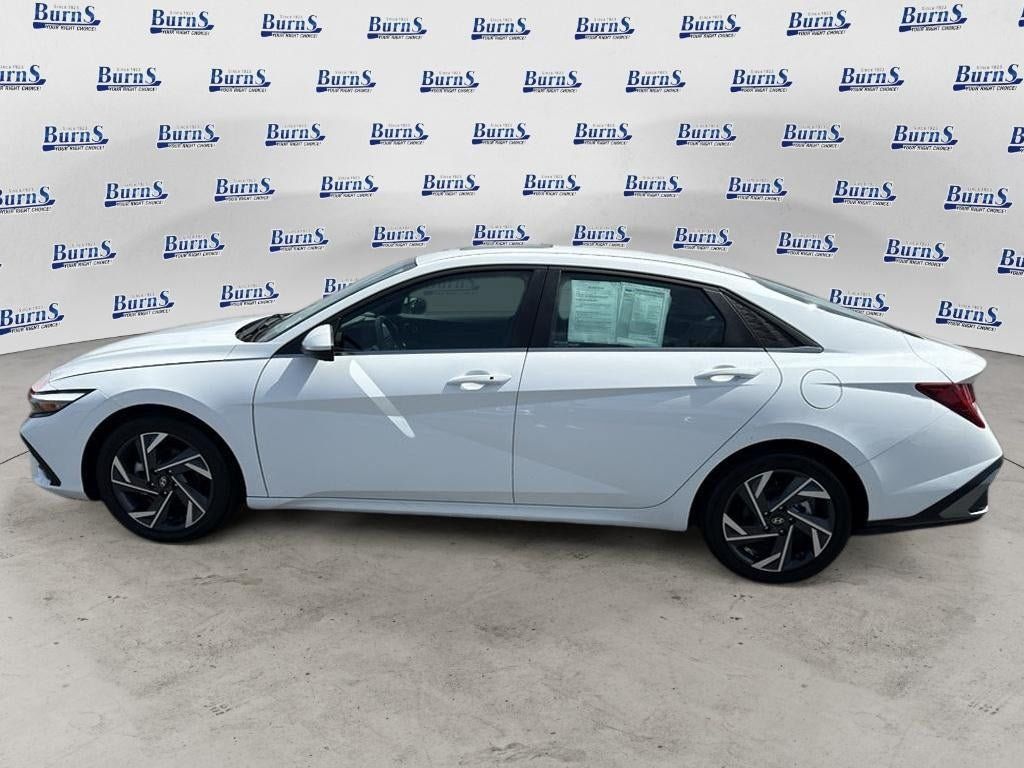 Used 2025 Hyundai Elantra SEL FWD image 4