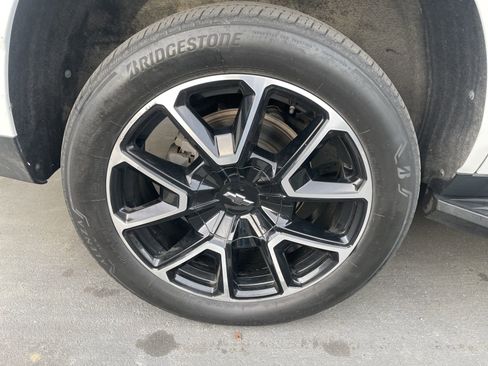 Used 2021 Chevrolet Tahoe RST w/ Luxury Package image 3