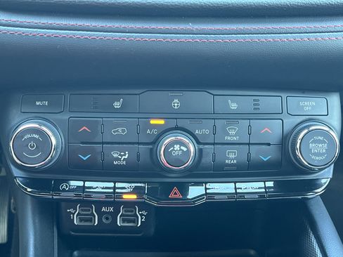 Used 2023 Dodge Durango GT image 7