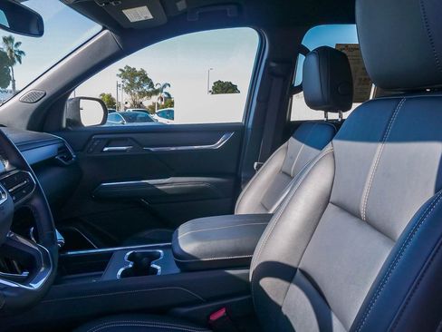 Used 2024 GMC Acadia Elevation image 18