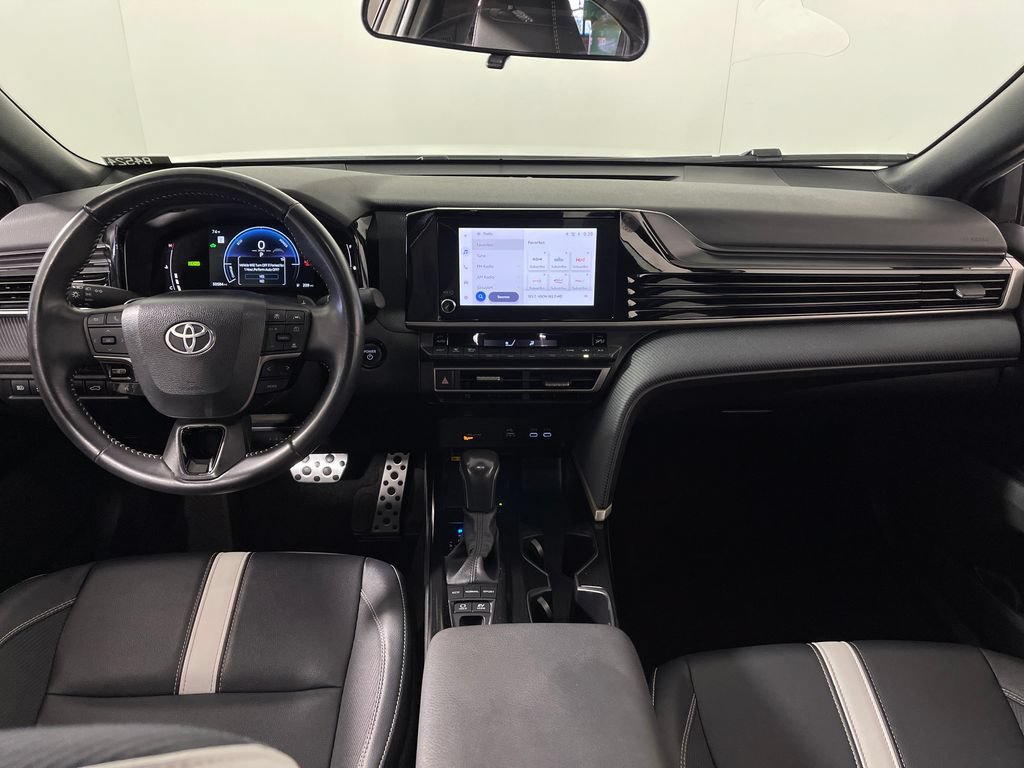Used 2025 Toyota Camry SE FWD image 14
