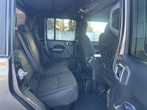 Used 2022 Jeep Gladiator Rubicon w/ Cold Weather Group image 9