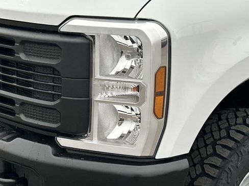 New 2026 Ford F250 XL w/ XL Off-Road Package image 9