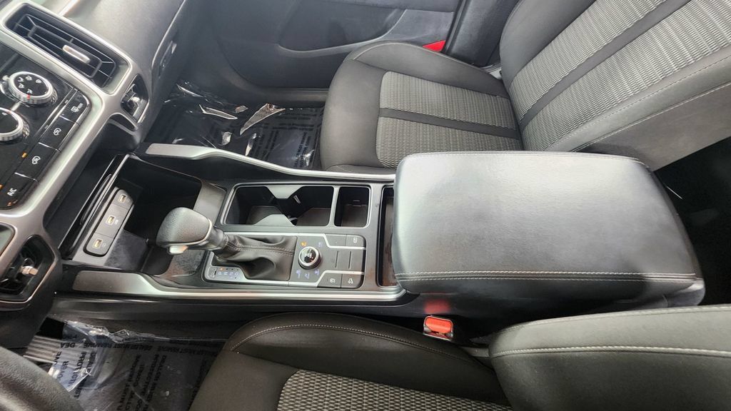 Used 2023 Kia Sorento LX AWD/4WD image 30