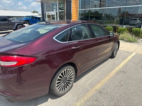 Used 2018 Ford Fusion SE w/ Fusion SE Technology Package FWD image 4