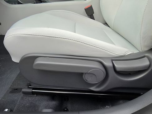 New 2026 Hyundai Kona SE image 16