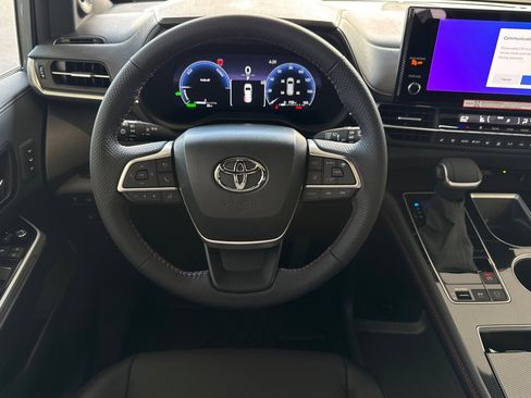 Certified 2025 Toyota Sienna XSE image 20