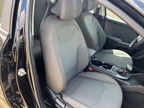 Used 2025 Kia K4 FWD image 35