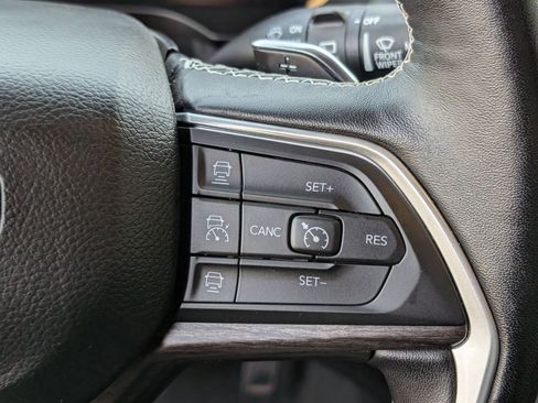 Used 2022 Jeep Grand Cherokee Limited image 23