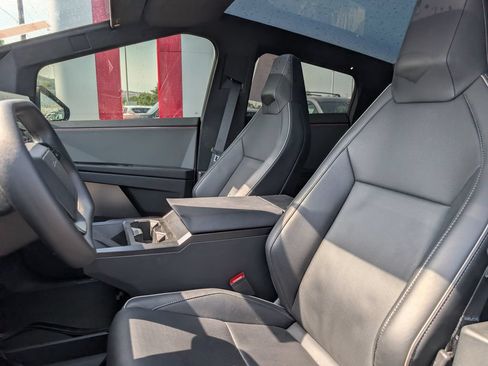 Used 2025 Tesla Cybertruck AWD Crew Cab image 7