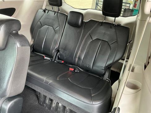 Used 2017 Chrysler Pacifica Touring-L w/ Tire & Wheel Group image 29