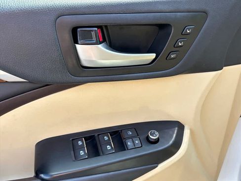 Used 2019 Toyota Highlander Limited AWD/4WD image 21