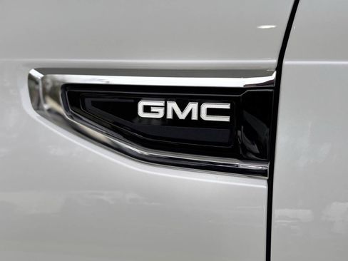 Used 2022 GMC Yukon XL SLT w/ SLT Luxury Package RWD image 4
