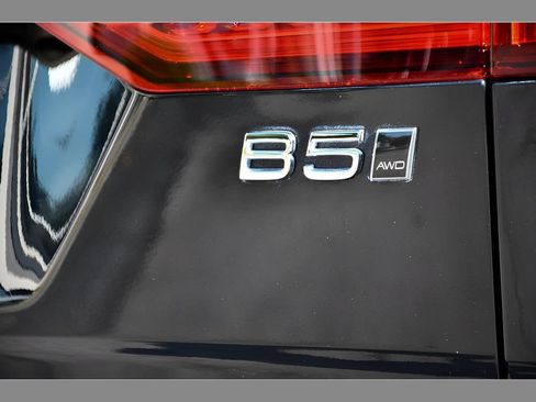 Certified 2025 Volvo V60 B5 Cross Country Ultra AWD/4WD image 29