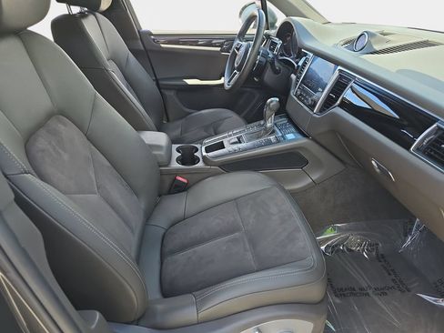 Used 2018 Porsche Macan AWD/4WD image 12