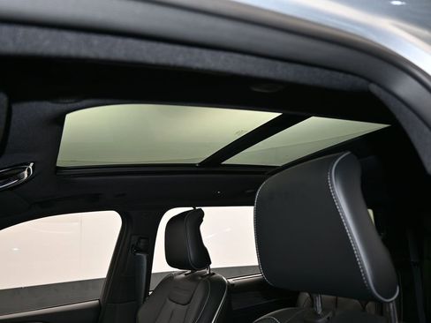 Used 2024 Jeep Grand Cherokee L Overland w/ Advanced Protech Group III image 11