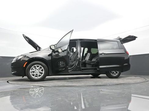 New 2025 Chrysler Voyager LX image 67