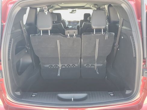 Used 2025 Chrysler Pacifica Limited FWD image 9