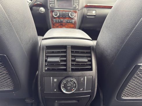 Used 2012 Mercedes-Benz GL 550 4MATIC image 23