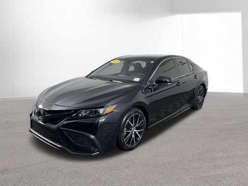 Used 2024 Toyota Camry SE image 42