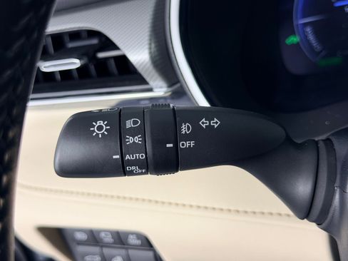 Used 2023 Toyota Highlander Platinum FWD image 25