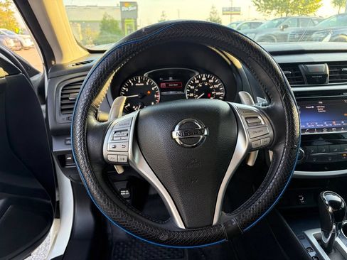 Used 2018 Nissan Altima 2.5 SR w/ SR Midnight Edition FWD image 13