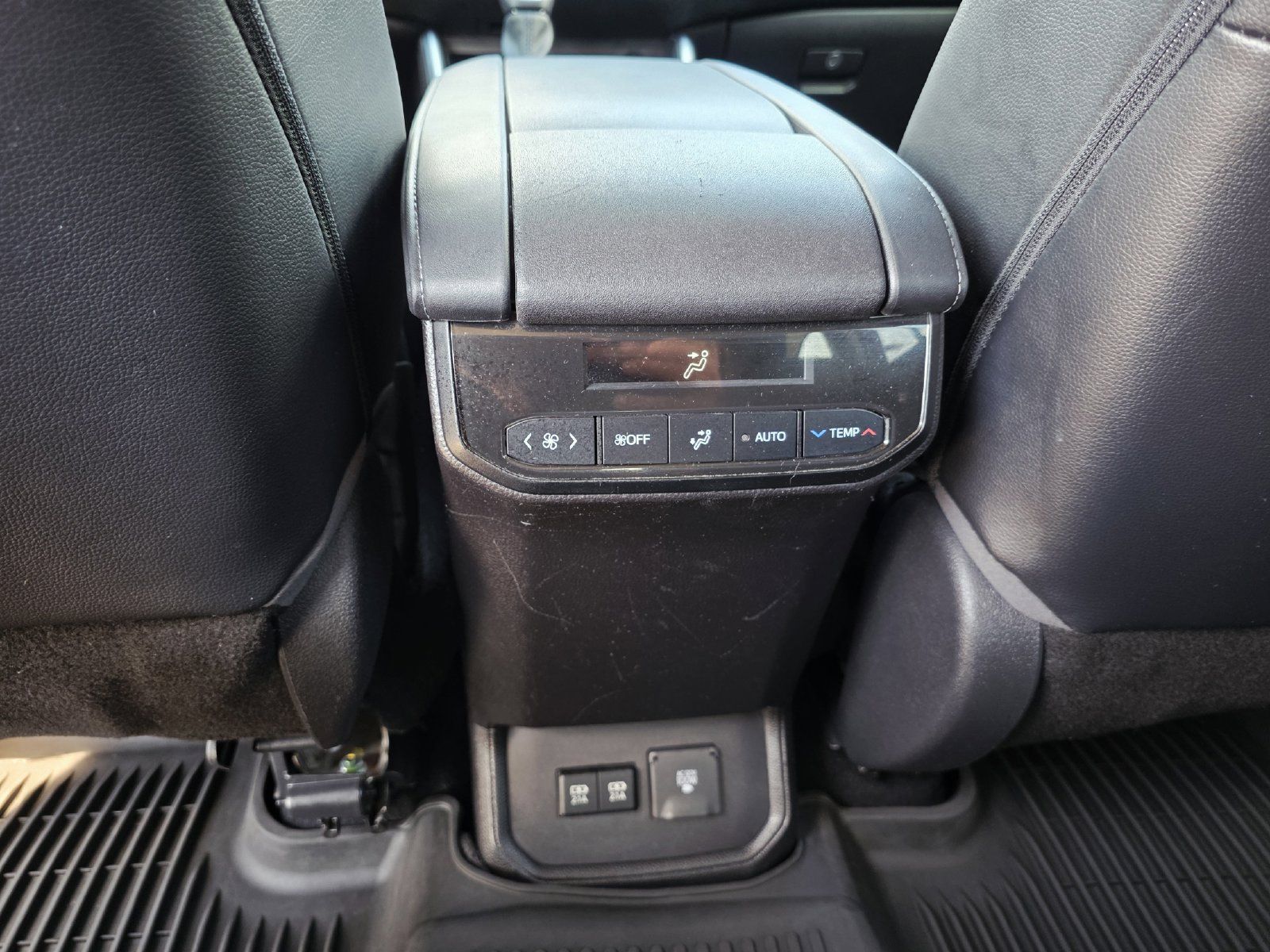 Used 2021 Toyota Highlander Limited FWD image 19