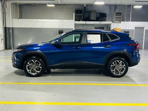 Used 2024 Chevrolet Trax LT w/ Driver Confidence Package FWD image 14