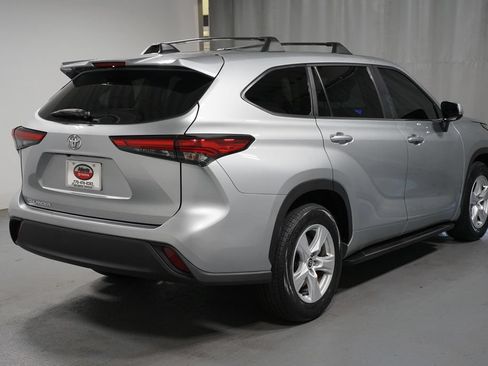 Used 2023 Toyota Highlander L FWD image 8