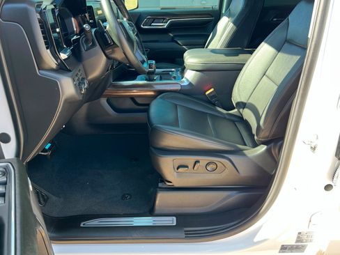 Used 2024 Chevrolet Silverado 1500 LT Trail Boss w/ LT Trail Boss Premium Package AWD/4WD image 18