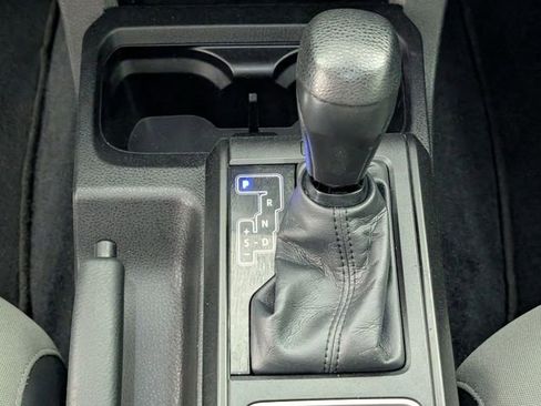 Used 2022 Toyota Tacoma SR AWD/4WD image 21