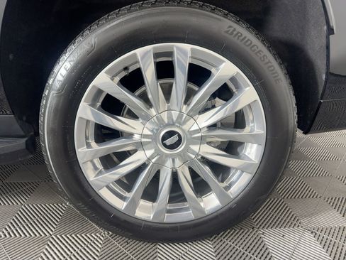 Used 2023 Cadillac Escalade ESV Premium Luxury image 12