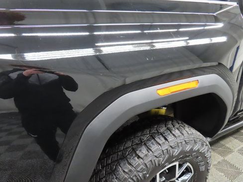 Used 2024 GMC Canyon AT4X image 33