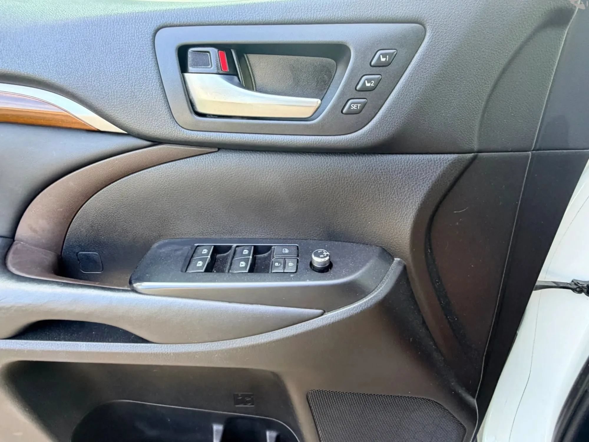 Used 2018 Toyota Highlander Limited FWD image 26