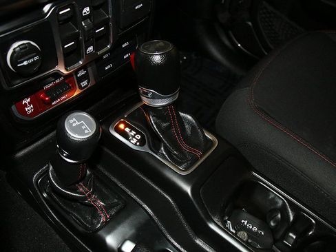 Used 2022 Jeep Wrangler Unlimited Rubicon w/ Xtreme Recon 35" Tire Package image 25