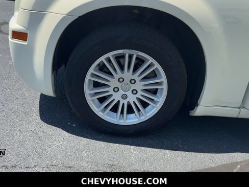 Used 2009 Chrysler 300 LX RWD image 17