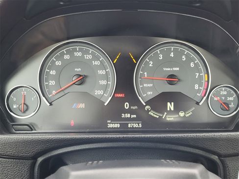 Used 2020 BMW M4 Convertible image 23