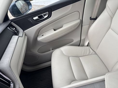 Certified 2023 Volvo XC60 B5 Plus w/ Climate Package image 29